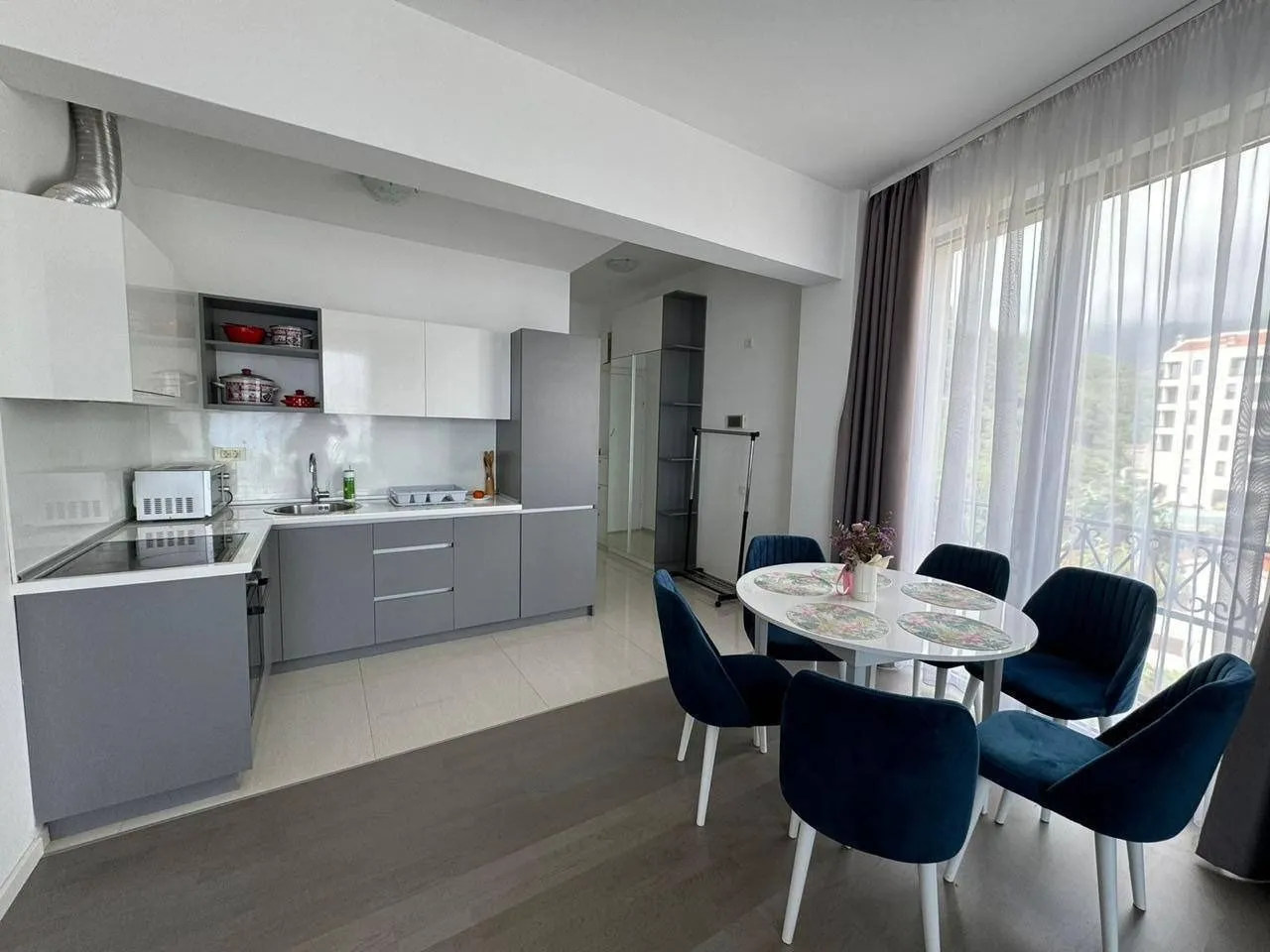 Izdavanje, dvosoban stan, 75m², Bečići, Budva
