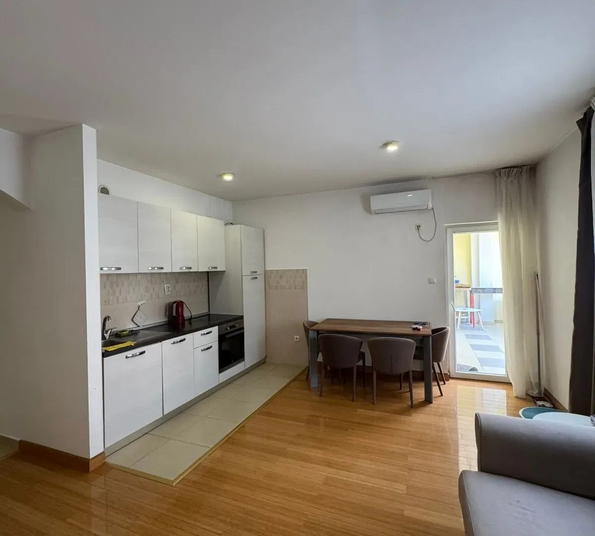 Rent, one bedroom apartment, 38m², Budva okolina, Budva