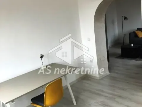 Izdavanje, četvorosoban stan, 80m², Skadarlija, Beograd - image 4