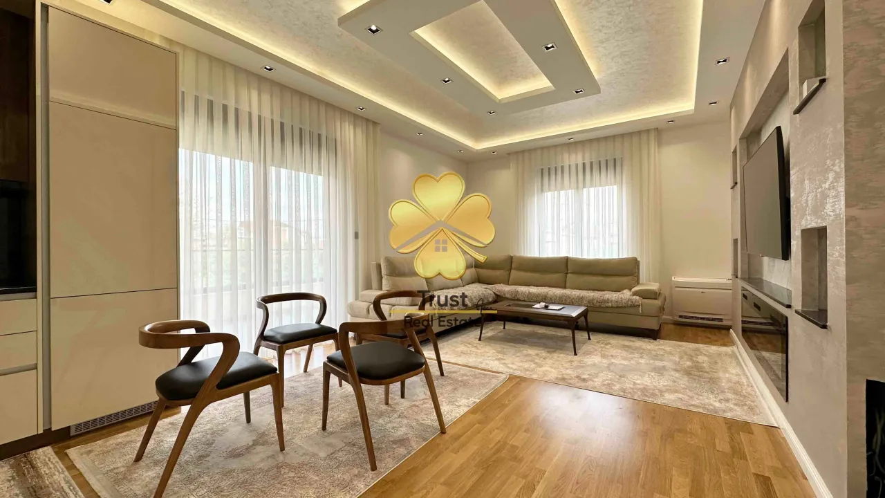 Izdavanje, dvosoban stan, 80m², Stara Varoš, Podgorica