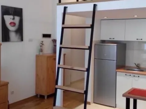 Izdavanje, jednosoban stan, 33m², Novi Sad, Srbija - image 1