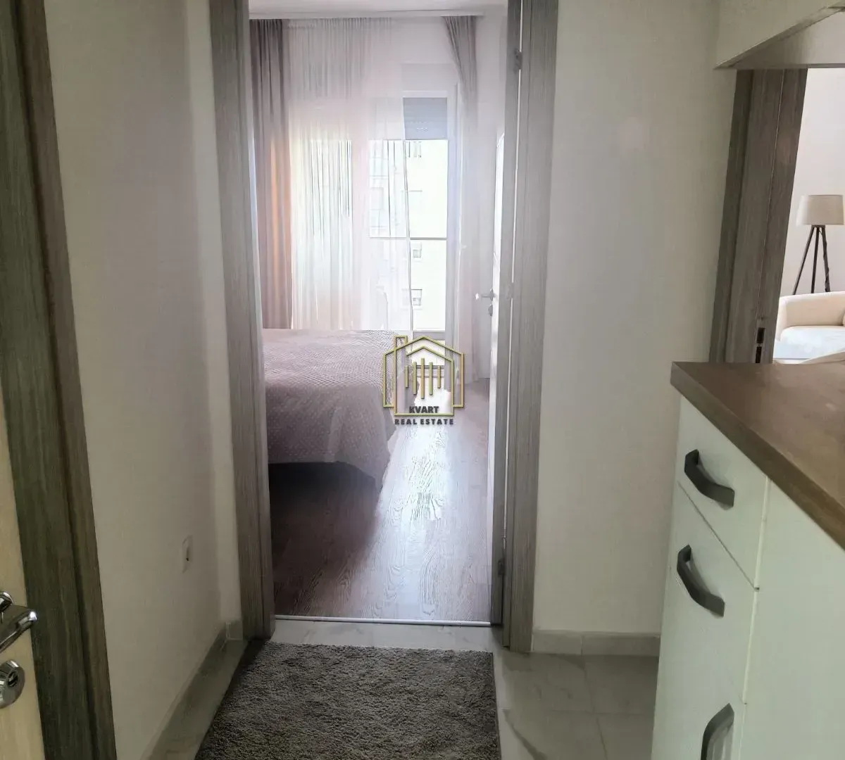 Izdavanje, jednosoban stan, 45m², Pobrežje, Podgorica