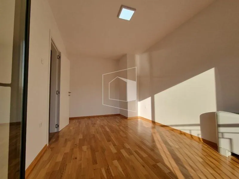 Sale, house, 400m², Tološi, Podgorica