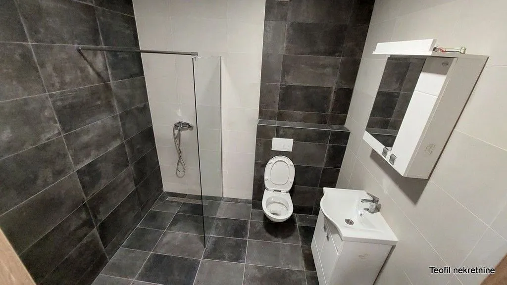 Prodaja, trosoban stan, 78m², Petrovaradin, Novi Sad