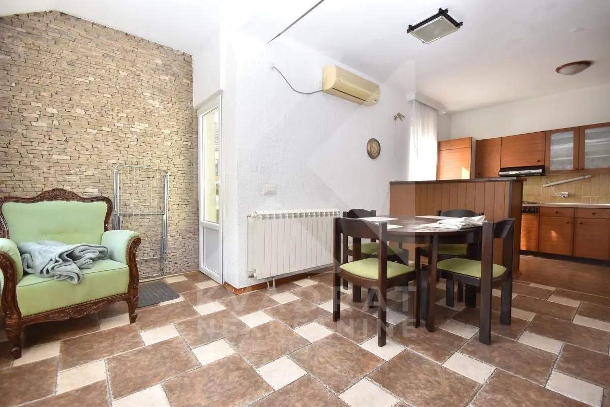 Izdavanje, kuća, 250m², Stari Aerodrom, Podgorica