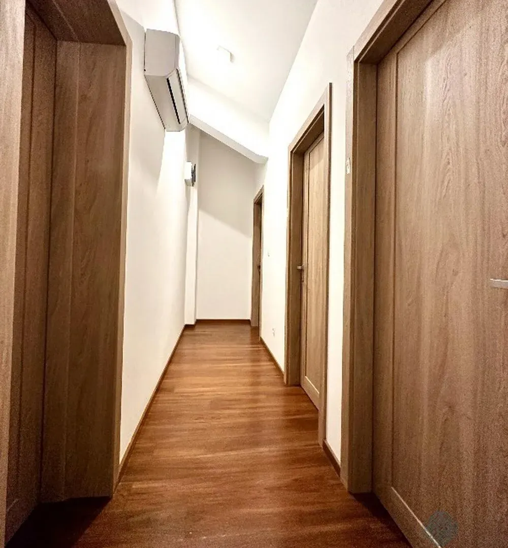 Izdavanje, četvorosoban stan, 127m², Master Kvart, Podgorica