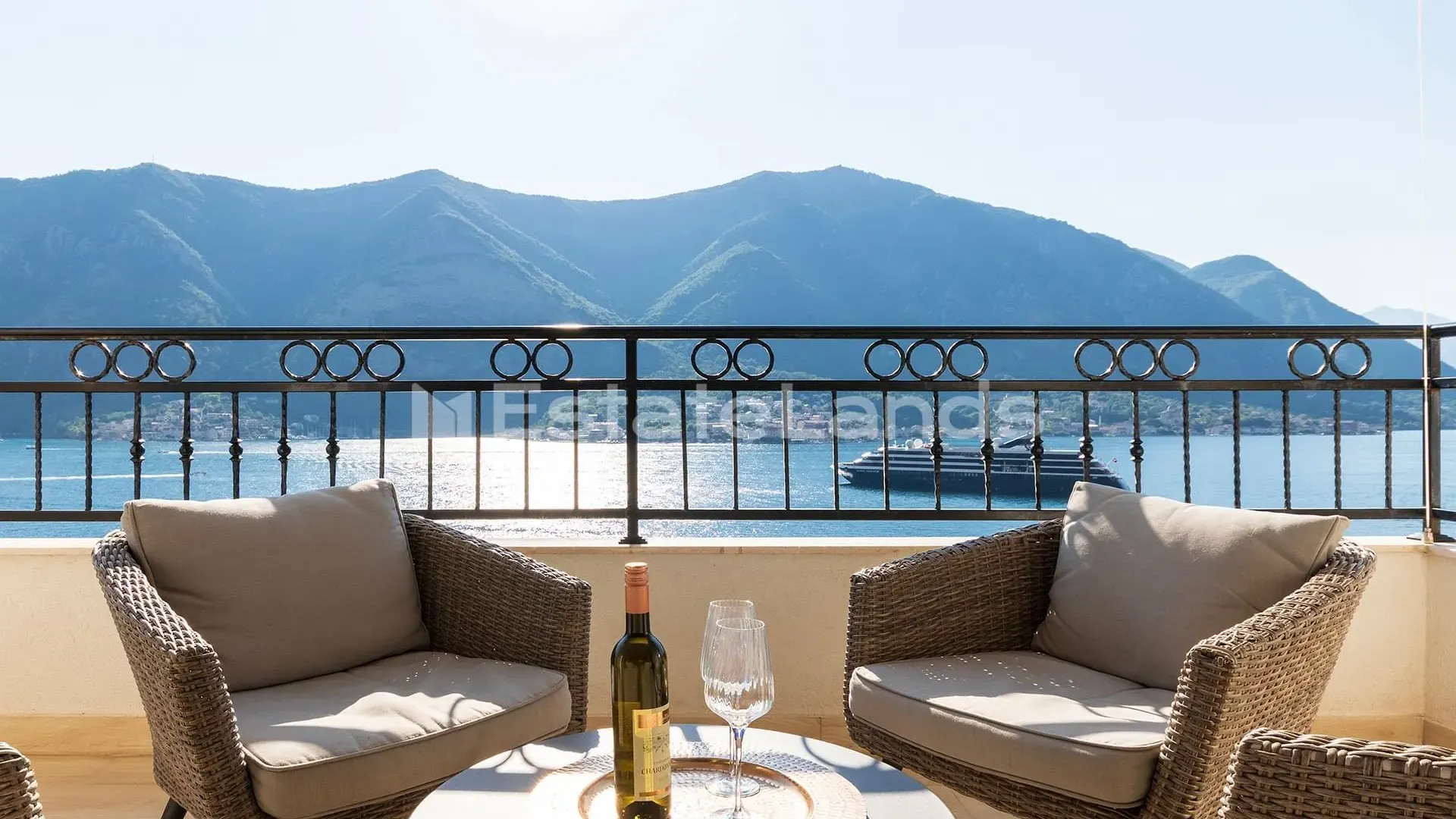 Prodaja, dvosoban stan, 85m², Dobrota, Kotor