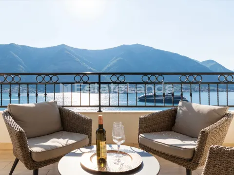 Prodaja, dvosoban stan, 85m², Dobrota, Kotor - image 16