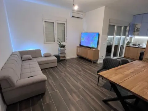 Prodaja, jednosoban stan, 45m², Radanovići, Kotor