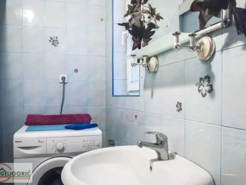 Rent, two bedroom apartment, 76m², Južni Bulevar, Vračar Sve Podlokacije - image 11