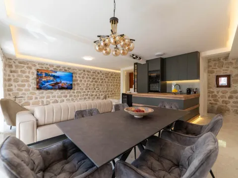 Izdavanje, kuća, 150m², Orahovac, Kotor - image 5