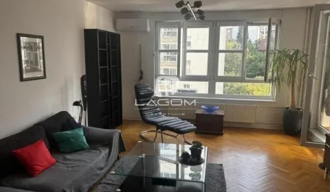 Living room with furniture and a large window. - image 3