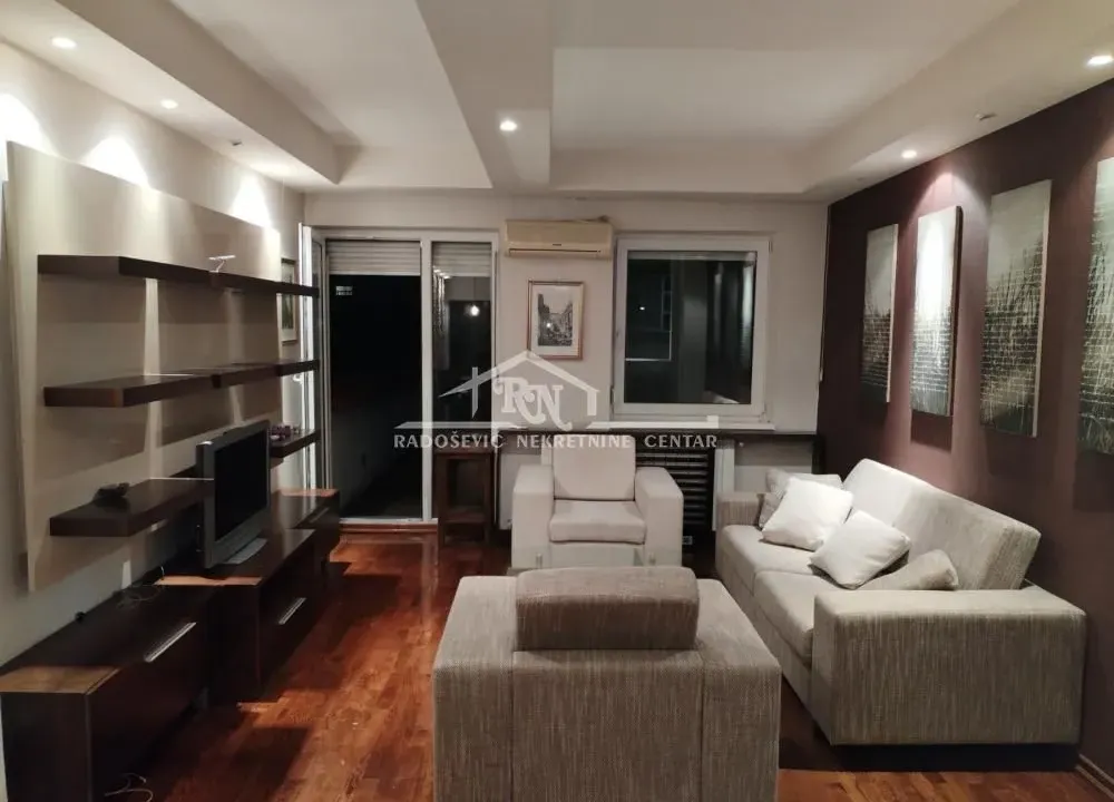 Prodaja, trosoban stan, 79m², Đeram Pijaca, Beograd