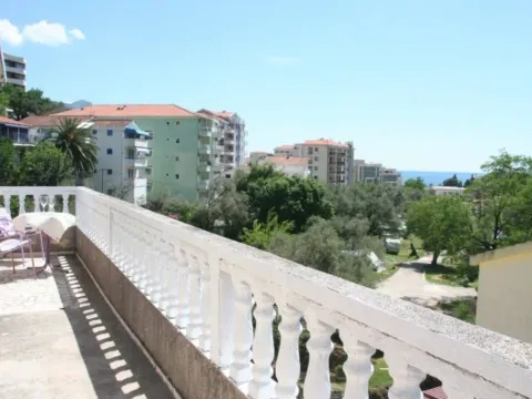 Sale, two bedroom apartment, 63m², Bečići, Budva - image 1