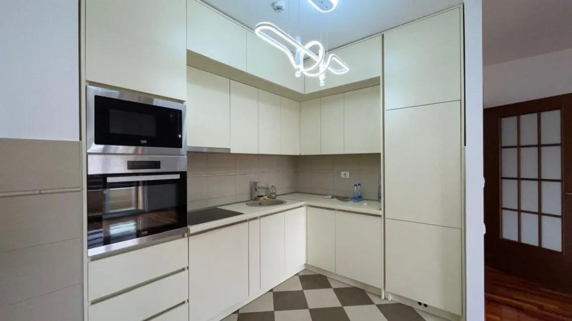 Izdavanje, dvosoban stan, 76m², City Kvart, Podgorica