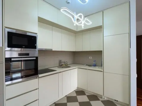 Izdavanje, dvosoban stan, 76m², City Kvart, Podgorica