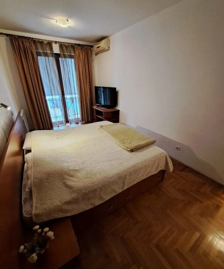 Izdavanje, dvosoban stan, 75m², Preko Morače, Podgorica