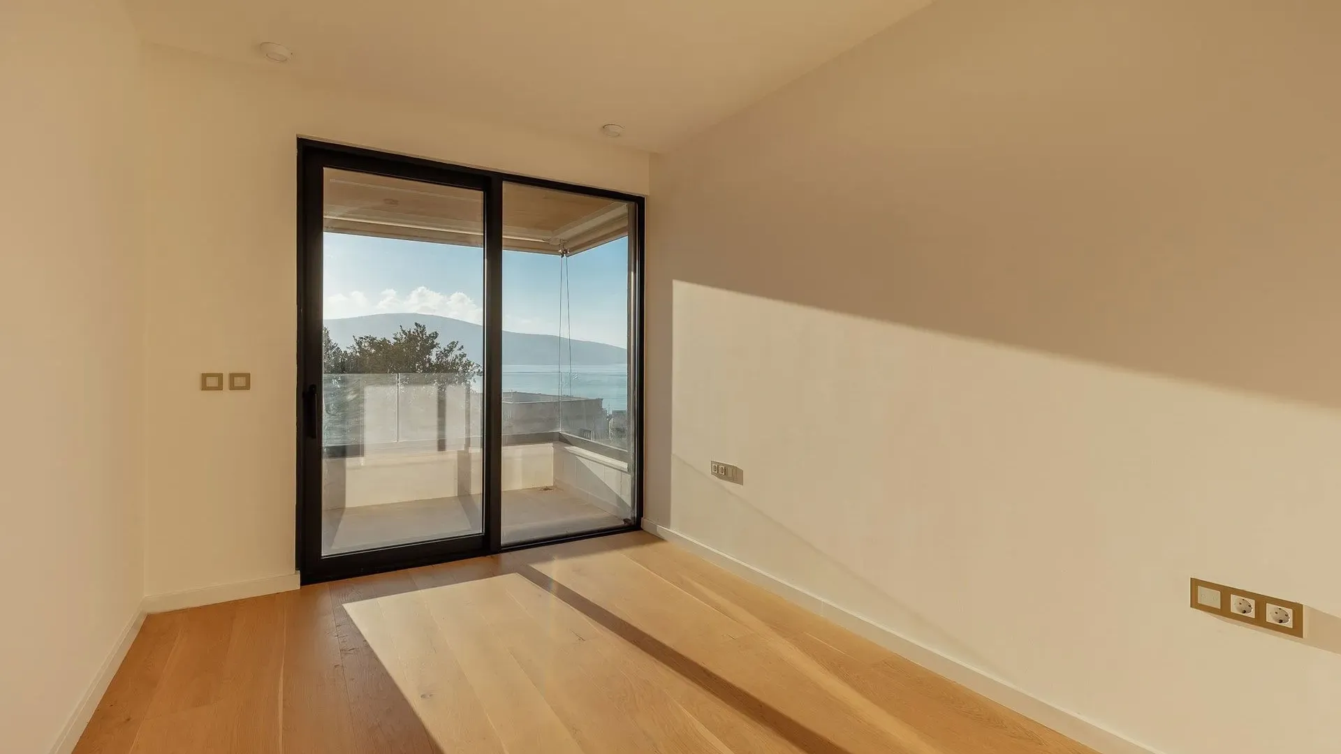 Prodaja, dvosoban stan, 104m², Donja Lastva, Tivat