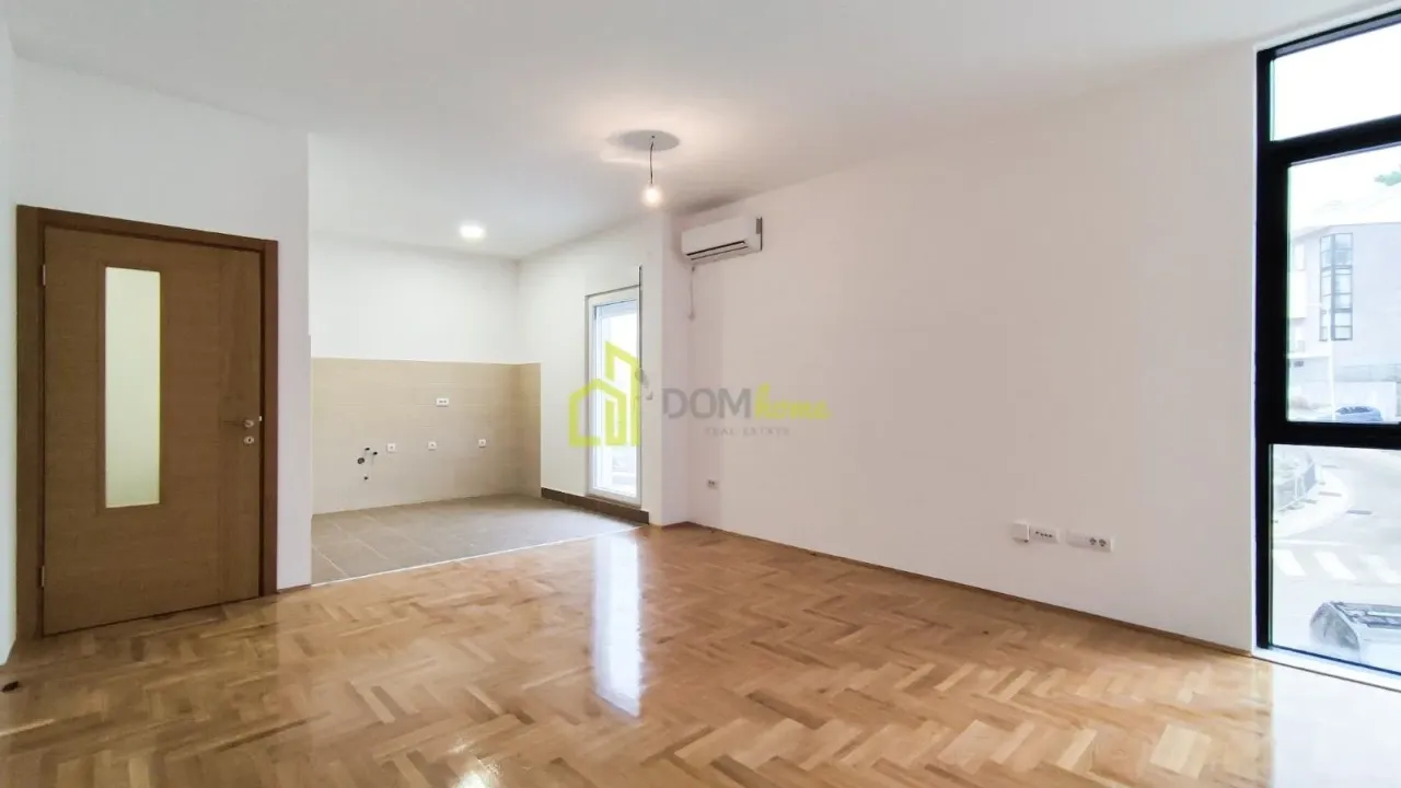 Izdavanje, jednosoban stan, 56m², Tivat, Crna Gora