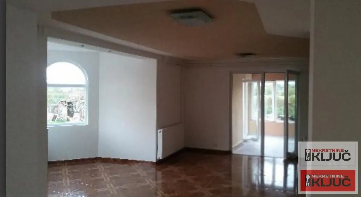 Rent, house, 400m², Trandžament, Petrovaradin
