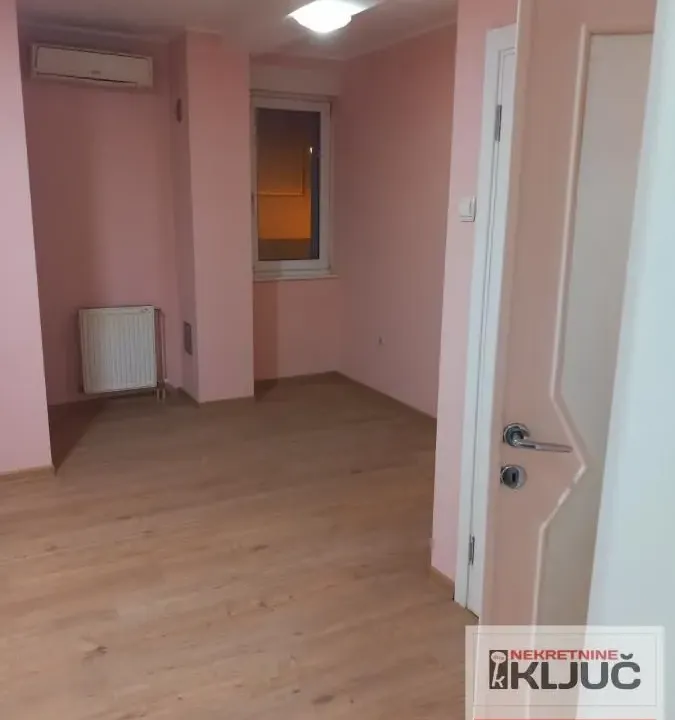 Prodaja, dvosoban stan, 44m², Bulevar Oslobodjenja, Novi Sad Sve Podlokacije