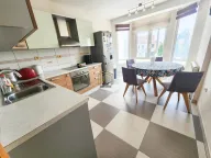 Izdavanje, četvorosoban stan, 220m², Gorica C, Podgorica - image 2