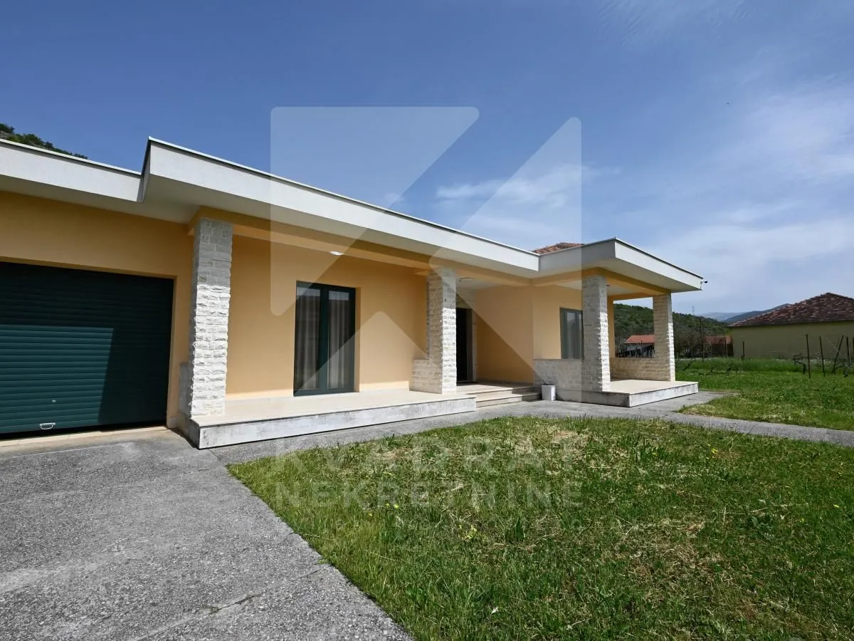 Sale, house, 200m², Rogami, Podgorica