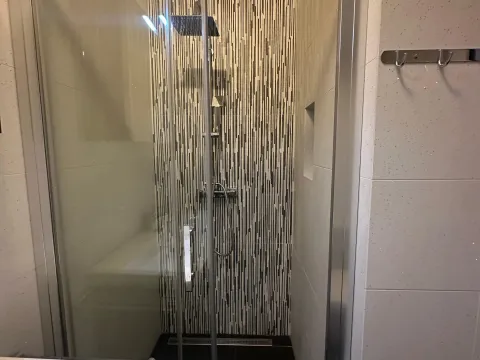 Izdavanje, dvosoban stan, 85m², Centar, Tivat - image 17