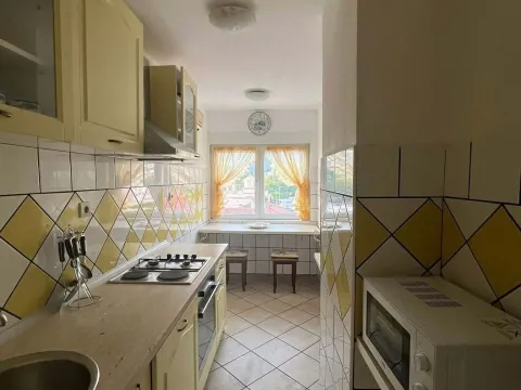 Izdavanje, jednosoban stan, 75m², Centar, Tivat - image 3