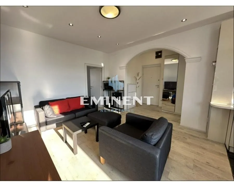 Izdavanje, dvosoban stan, 40m², Vračar Sve Podlokacije, Beograd