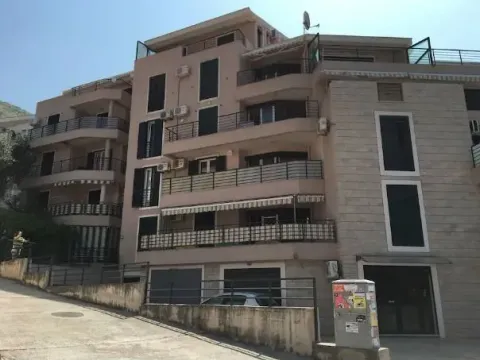 Sale, two bedroom apartment, 90m², Petrovac, Budva - image 10