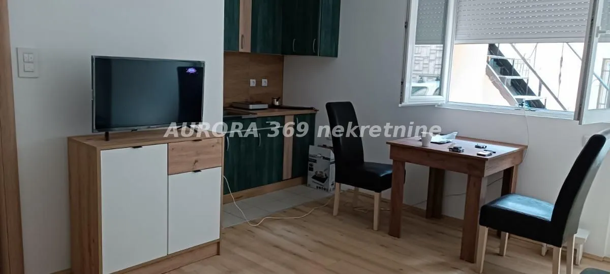 Izdavanje, garsonjera, 25m², Bulevar Oslobodjenja, Novi Sad Sve Podlokacije