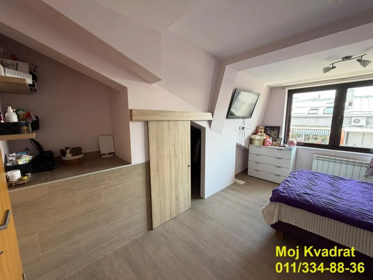 Prodaja, četvorosoban stan, 110m², Đeram Pijaca, Beograd
