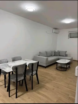 Dnevni boravak sa trpezarijom i garniturom za sjedenje. - image 3