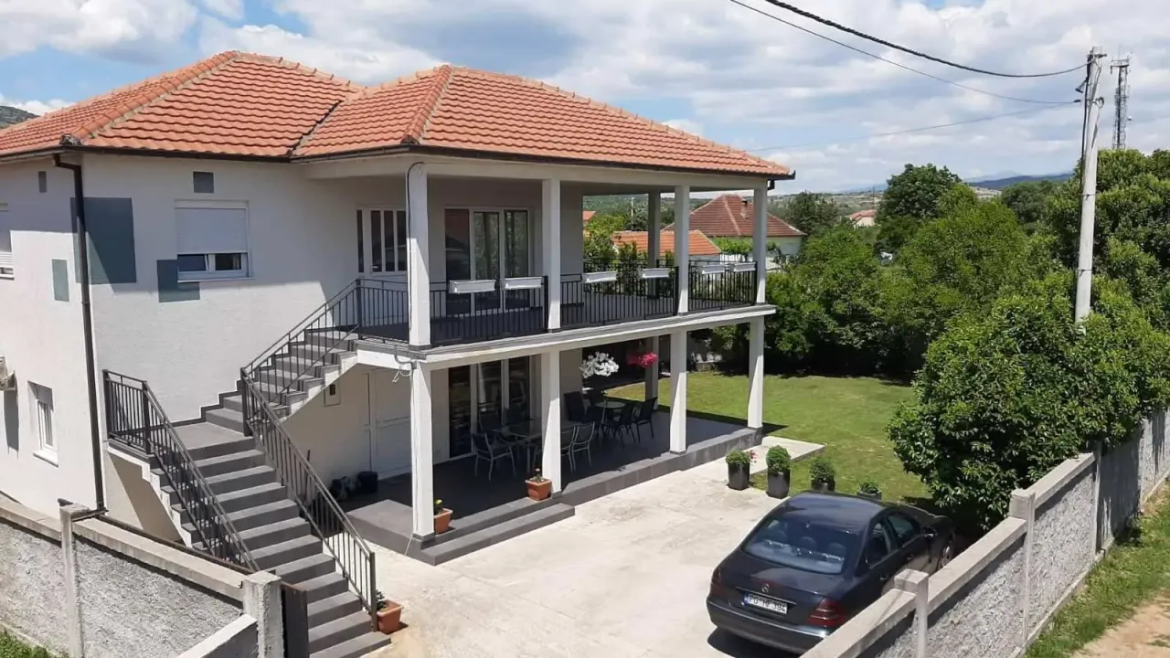 Izdavanje, kuća, 260m², Donji Kokoti, Podgorica