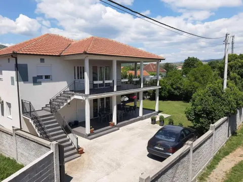 Izdavanje, kuća, 260m², Donji Kokoti, Podgorica