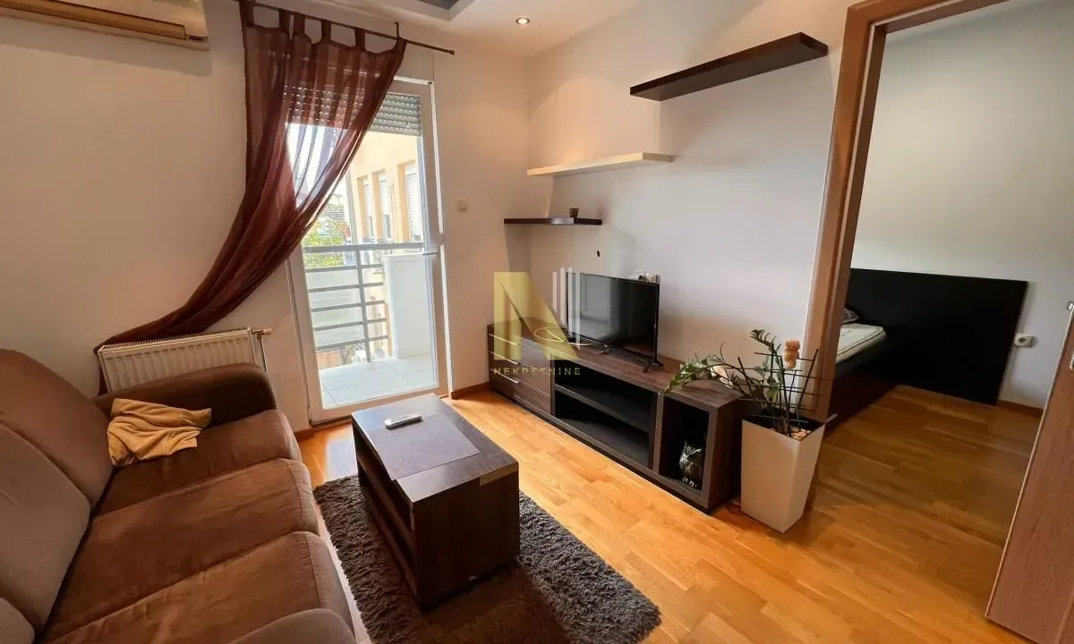 Izdavanje, jednosoban stan, 34m², Bulevar Evrope, Novi Sad Sve Podlokacije