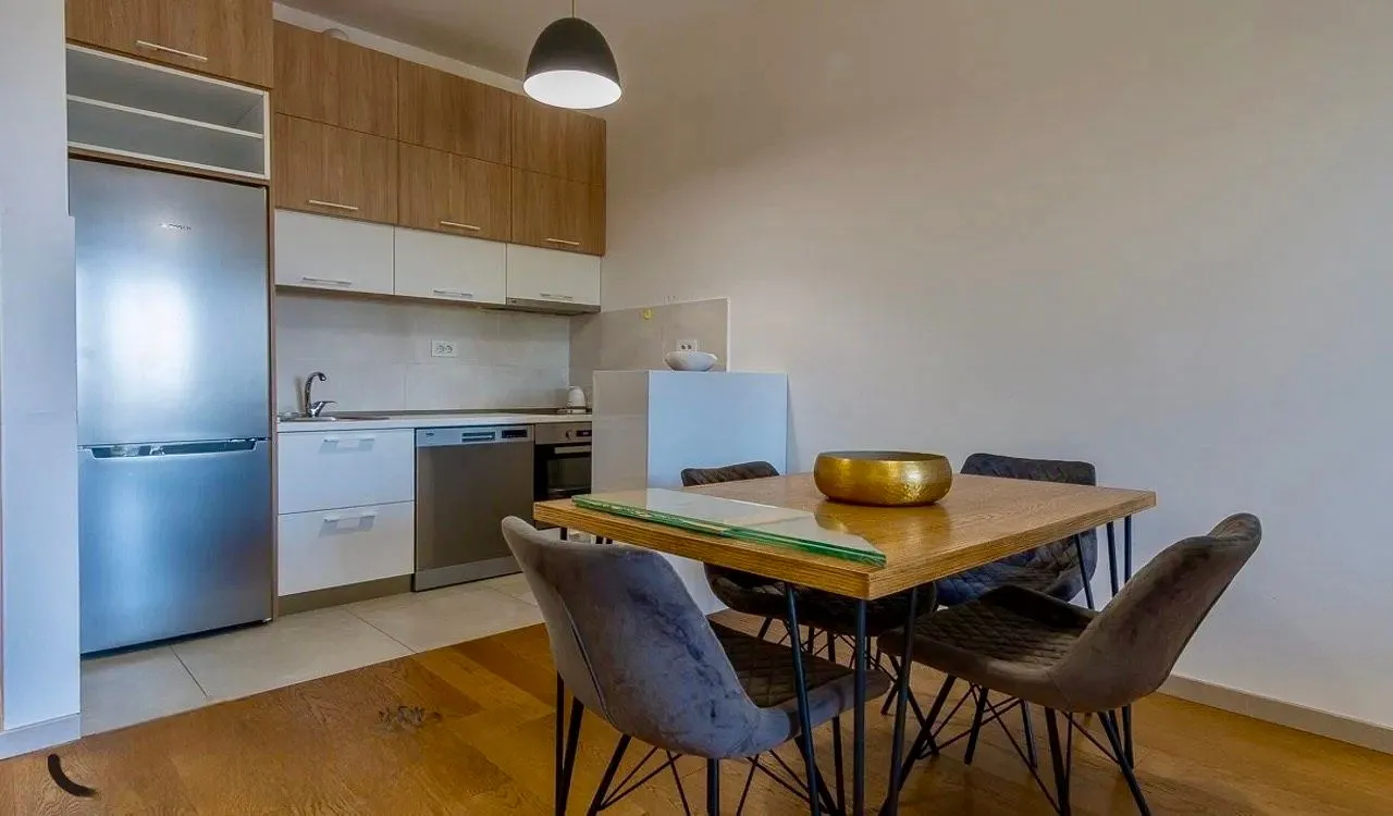 Izdavanje, jednosoban stan, 52m², Centar, Podgorica