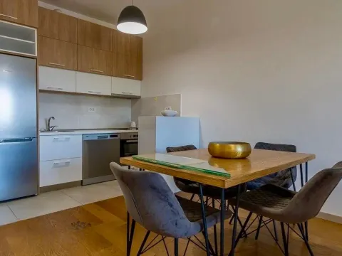 Izdavanje, jednosoban stan, 52m², Centar, Podgorica - image 2