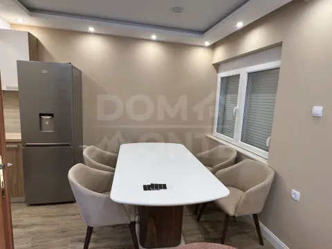 Rent, two bedroom apartment, 75m², Tivat, Crna Gora - image 1