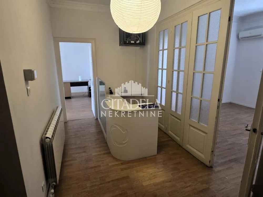 Rent, four bedroom apartment, 123m², Stari Grad, Beograd
