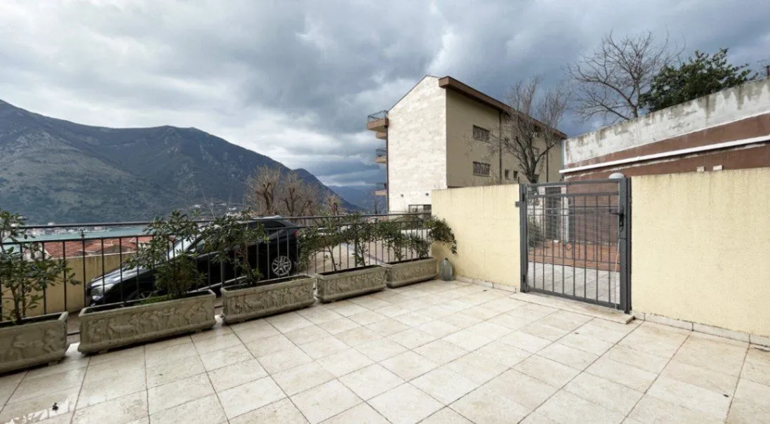 Sale, two bedroom apartment, 54m², Dobrota, Kotor