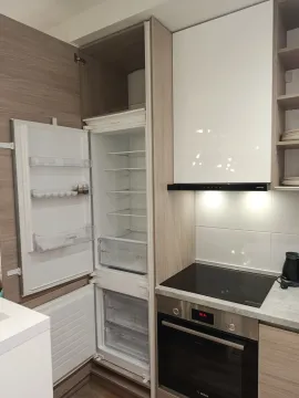 Kitchen with built-in refrigerator, oven, and hob. - image 17