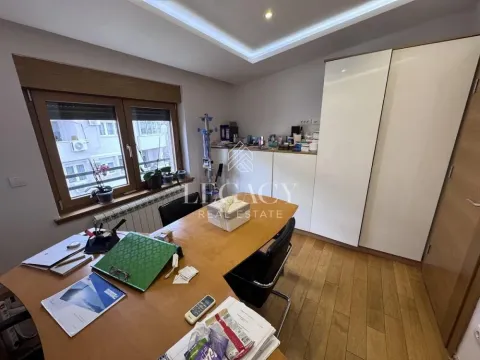 Izdavanje, četvorosoban stan, 140m², Šumice, Beograd - image 15