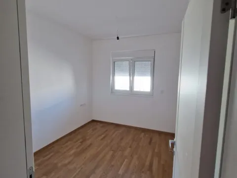 Izdavanje, jednosoban stan, 46m², Stari Aerodrom, Podgorica - image 3