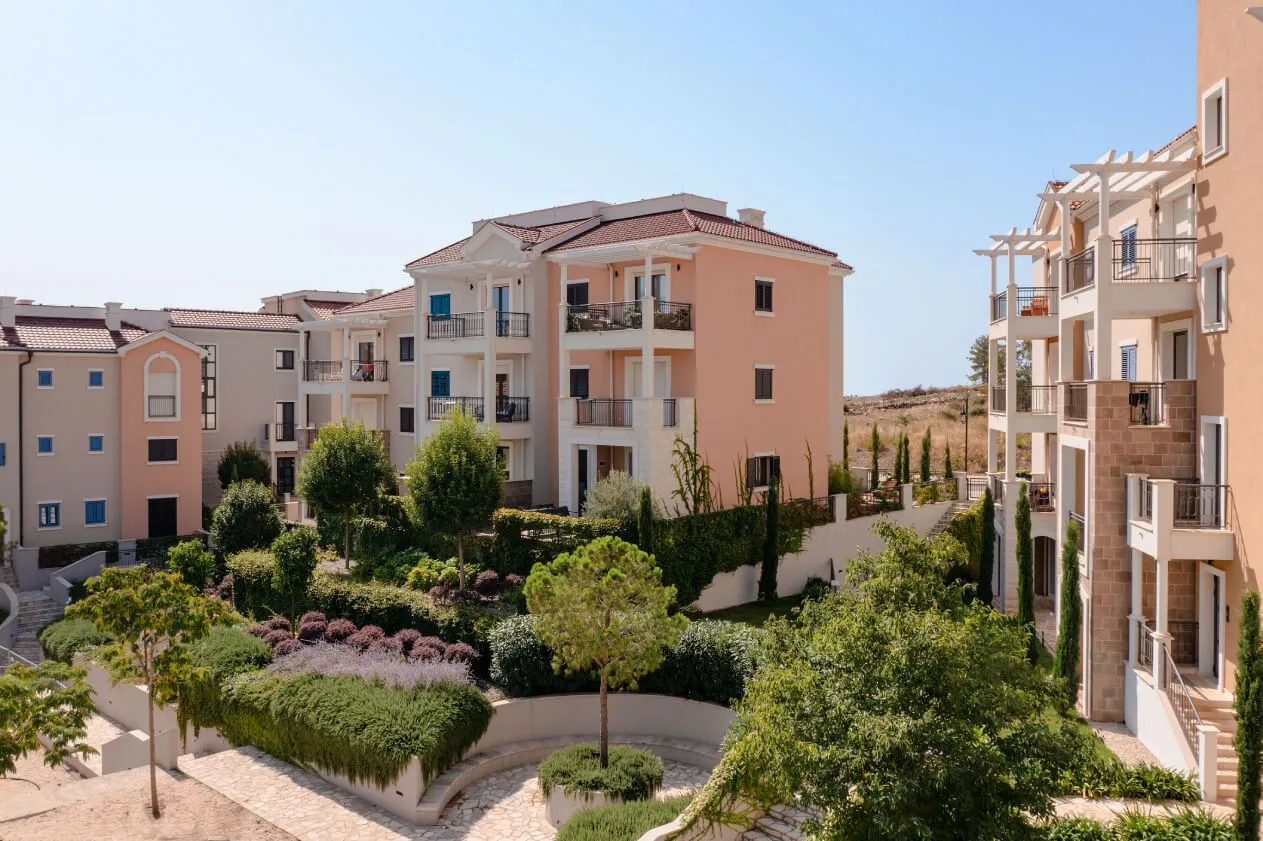 Izdavanje, jednosoban stan, 83m², Luštica Bay, Tivat
