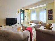 Izdavanje, dvosoban stan, 76m², Centar, Podgorica - image 2