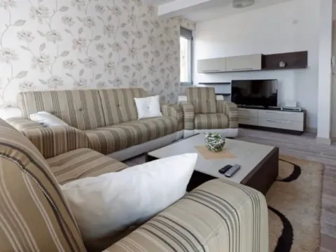 Prodaja, trosoban stan, 140m², Opatovo, Tivat - image 4