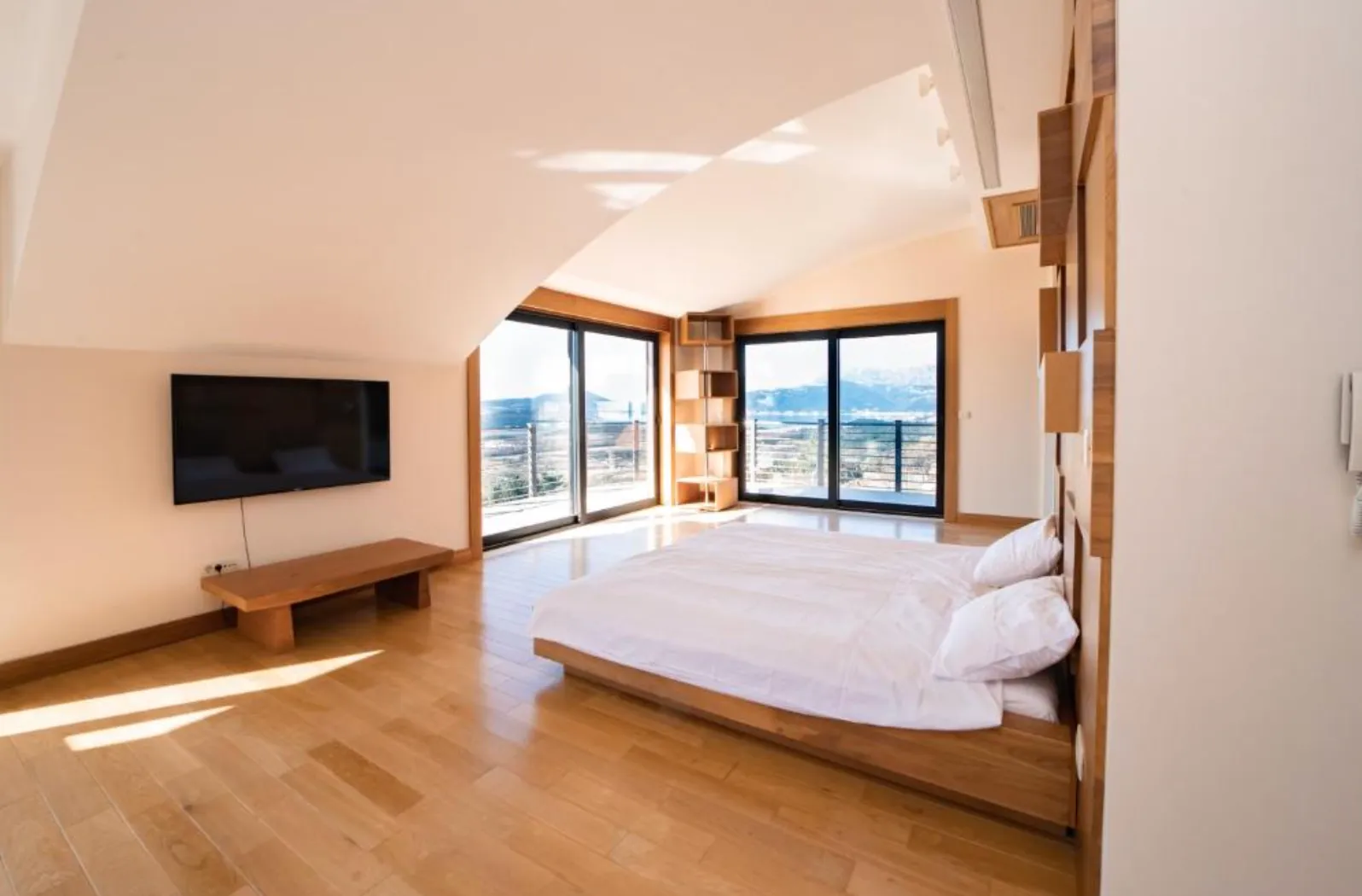 Rent, house, 300m², Dub, Kotor