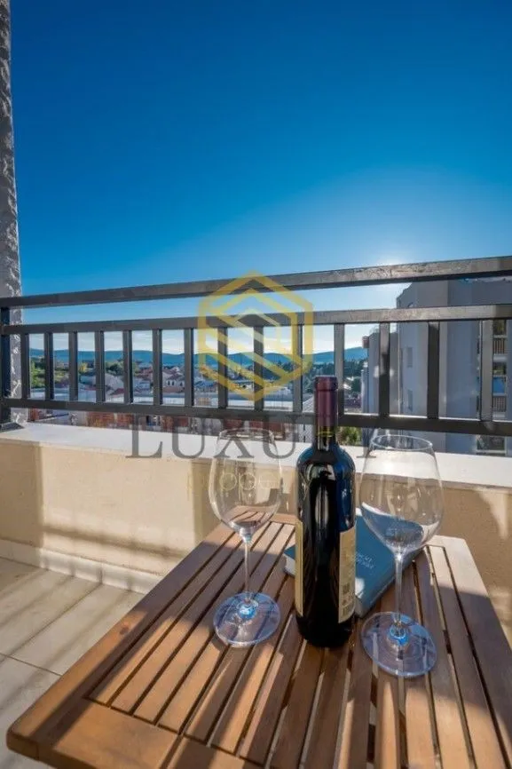 Prodaja, dvosoban stan, 63m², Pod Kuk, Tivat